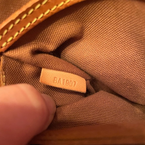 Louis Vuitton Alma - Picture 8 of 8